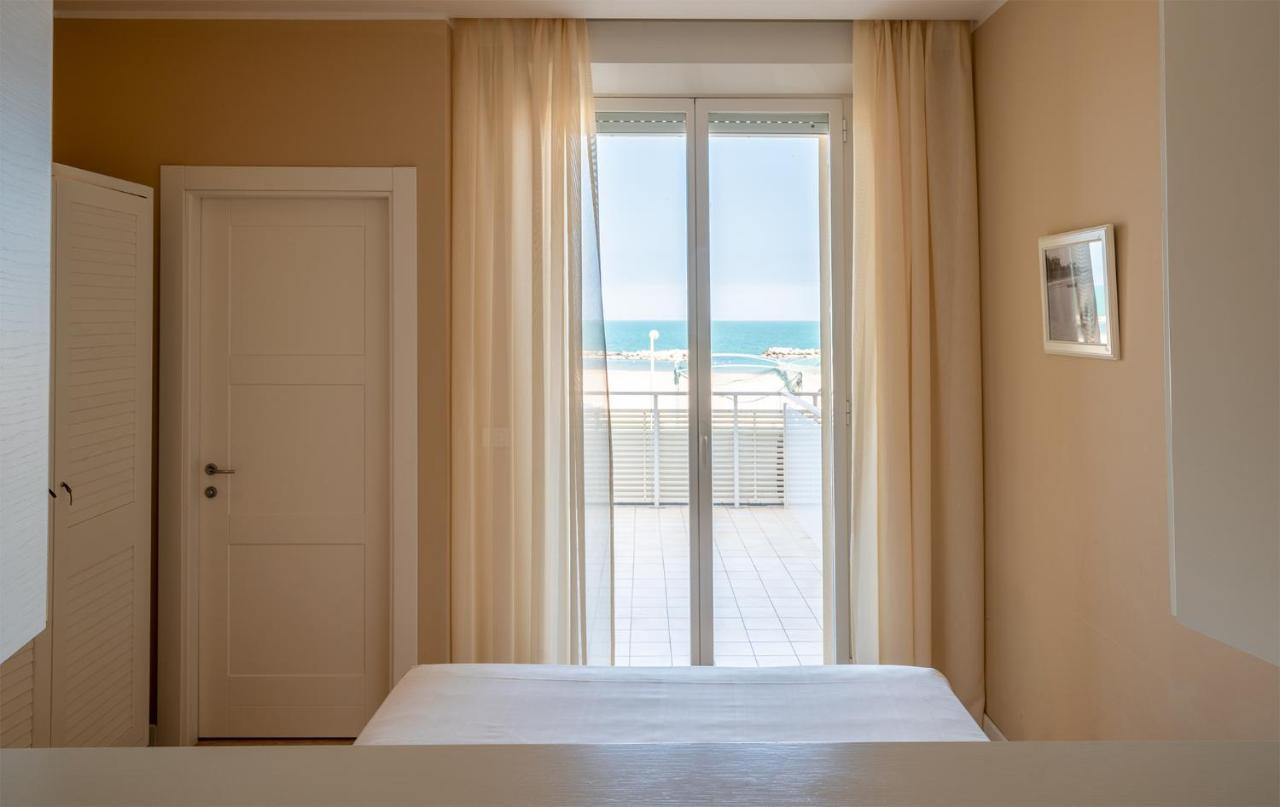 Hotel Bristol Cattolica Exterior foto